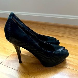 Stiletto snakeskin black shoes (narrow feet)